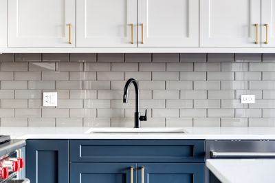 Kitchen backsplash tile installation